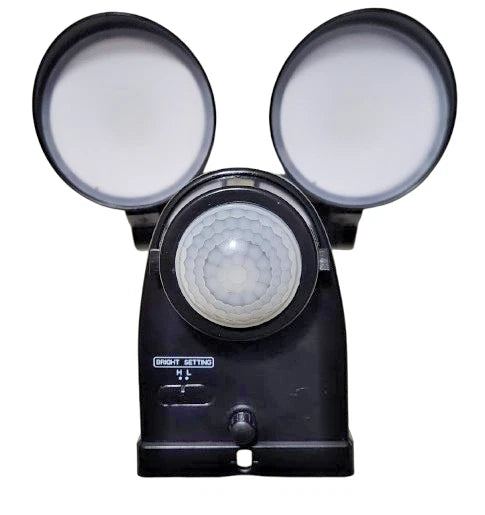Battery LED PIR Motion Sensor Security Outdoor Twin Adjustable Wall Flood Light
