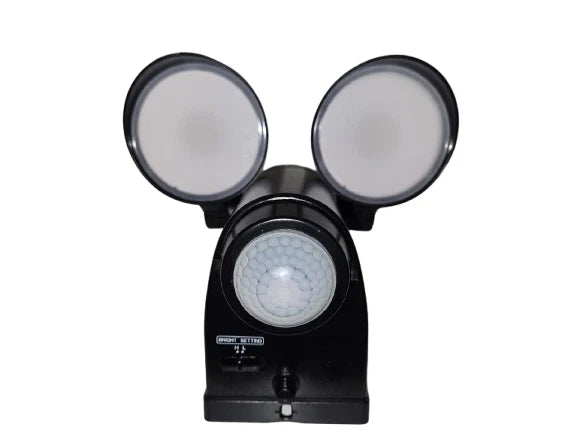 Battery LED PIR Motion Sensor Security Outdoor Twin Adjustable Wall Flood Light